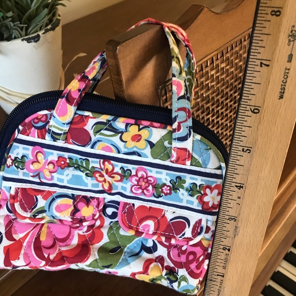 Adorable Vera Bradley Mini Purse - Picture 2 of 6